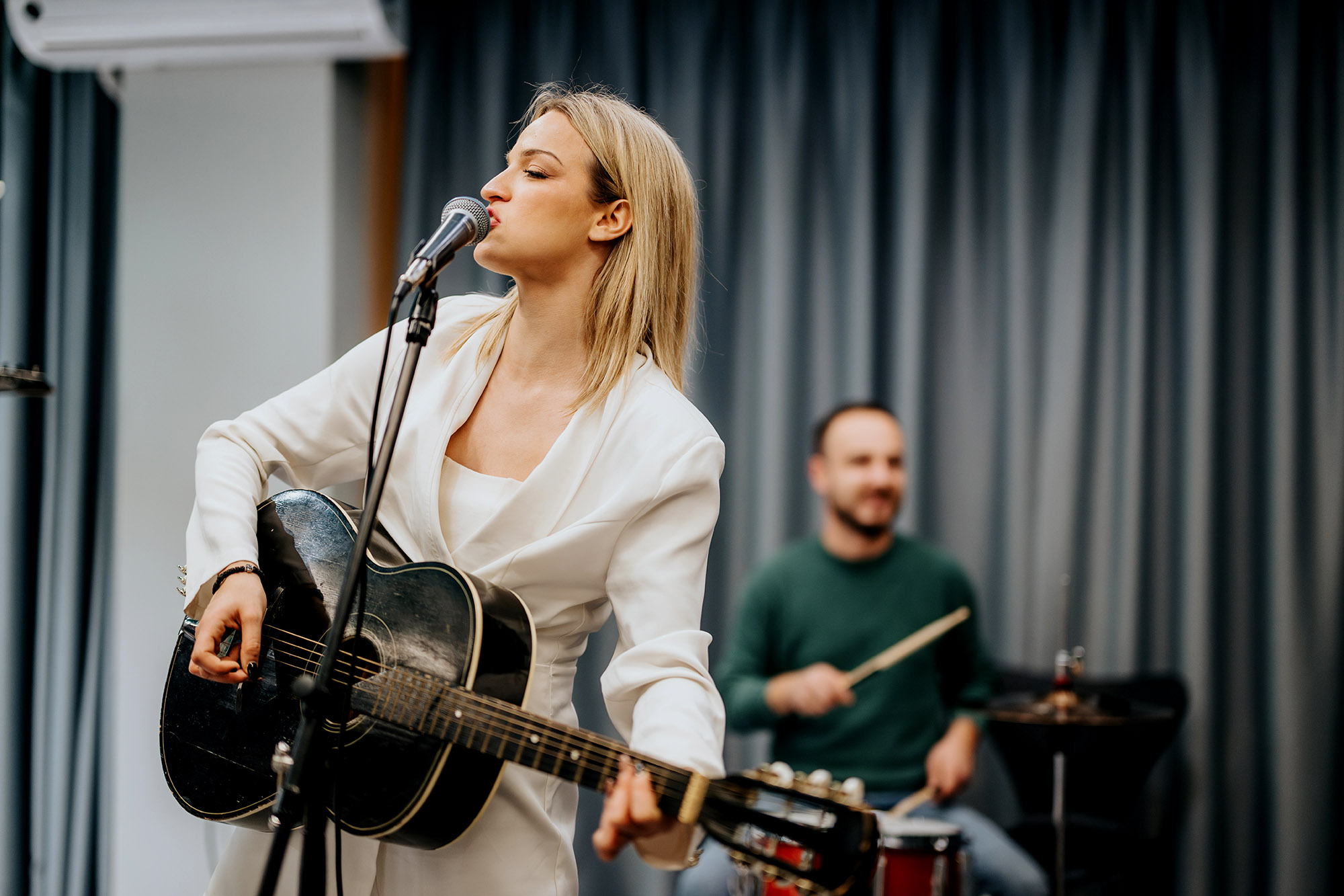 Acoustic Guitar and Singer Duo